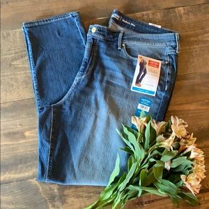 Signature by Levi Strauss